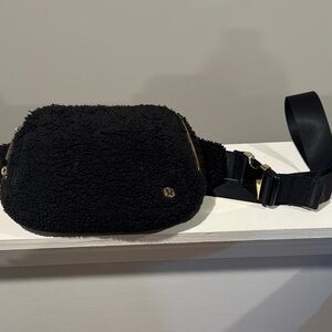 lululemon athletica Black Fleece Crossbody Bag